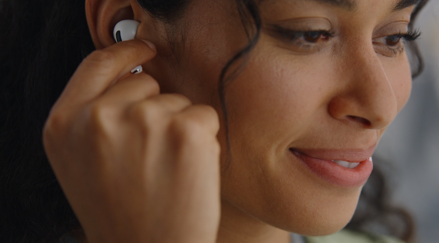 新一代 AirPods Pro 登场！具备更强的主动降噪和‘ 个人化空间音讯 ’ 售价新台币 7,490 元