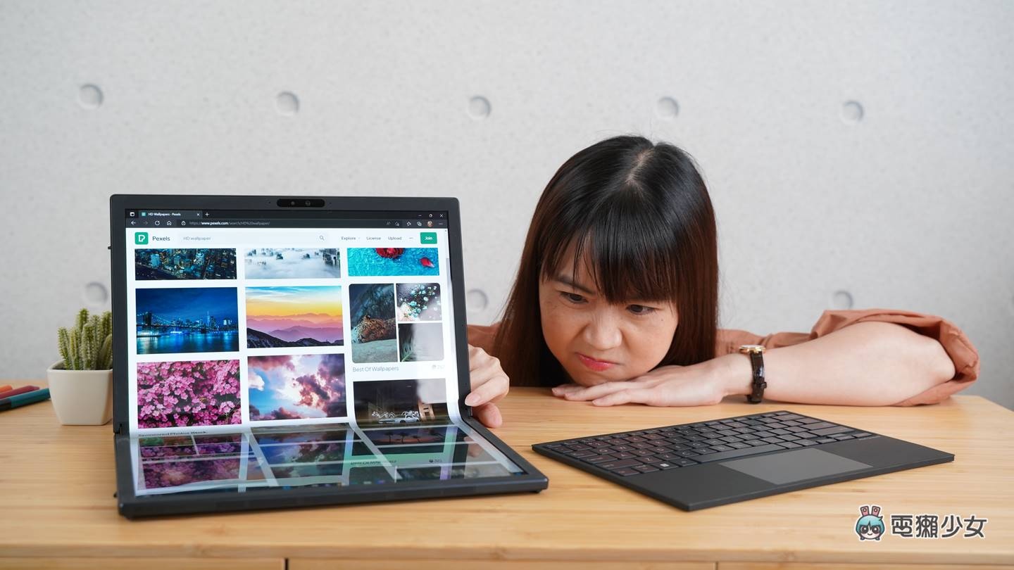 折叠笔电来了!Zenbook 17 Fold OLED 是平板也是笔电,使用心得与感想 内容图1 潮品文-大潮社旗下实时最新热点娱乐时尚数码等新闻资讯网站! 折叠笔电来了!Zenbook 17 Fold OLED 是平板也是笔电,使用心得与感想