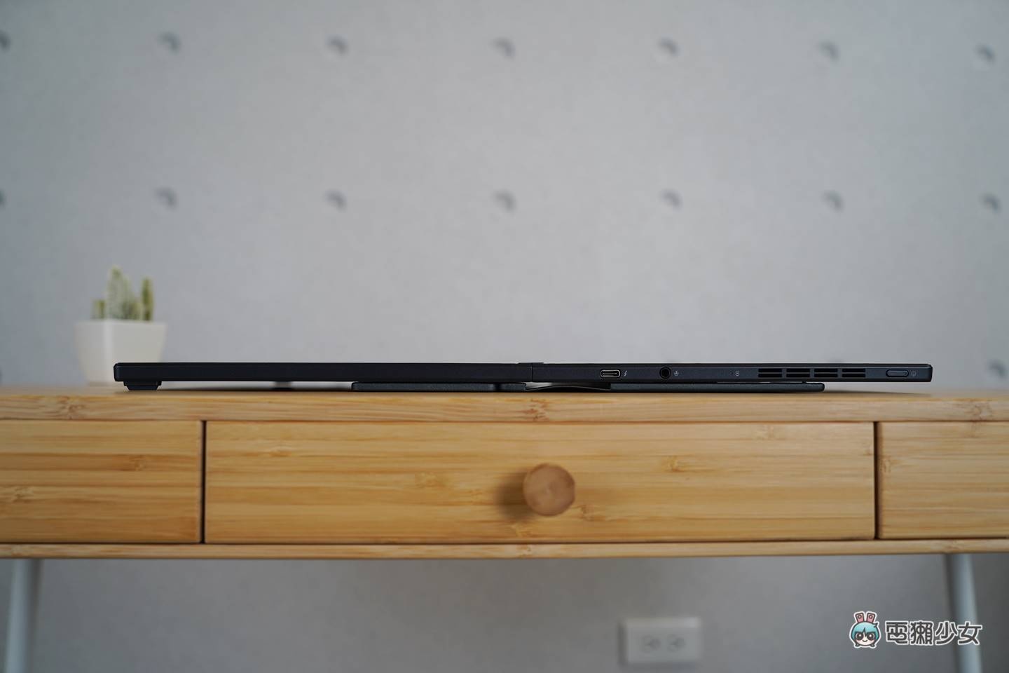 折叠笔电来了!Zenbook 17 Fold OLED 是平板也是笔电,使用心得与感想 内容图15 潮品文-大潮社旗下实时最新热点娱乐时尚数码等新闻资讯网站! 折叠笔电来了!Zenbook 17 Fold OLED 是平板也是笔电,使用心得与感想