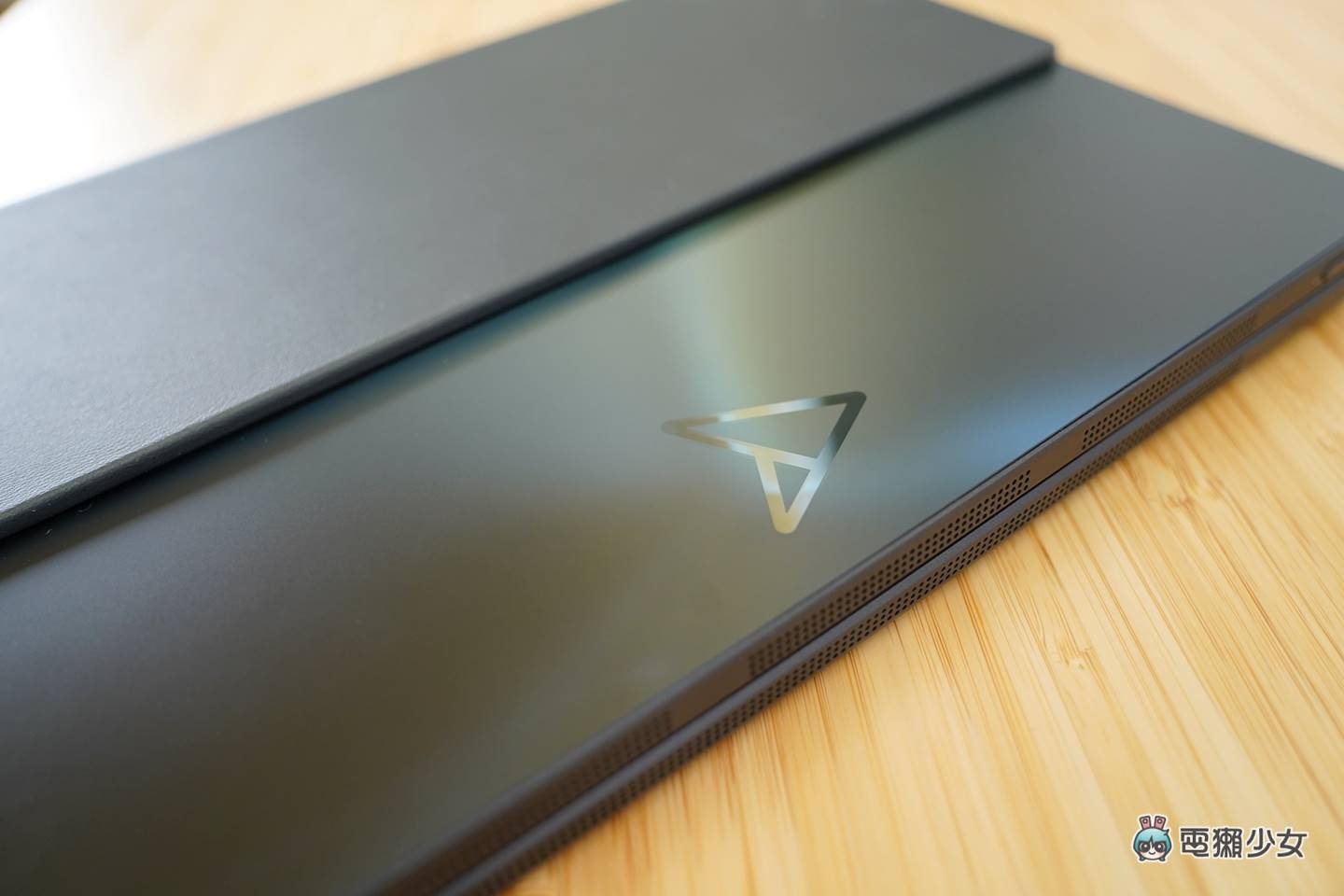 折叠笔电来了!Zenbook 17 Fold OLED 是平板也是笔电,使用心得与感想 内容图17 潮品文-大潮社旗下实时最新热点娱乐时尚数码等新闻资讯网站! 折叠笔电来了!Zenbook 17 Fold OLED 是平板也是笔电,使用心得与感想