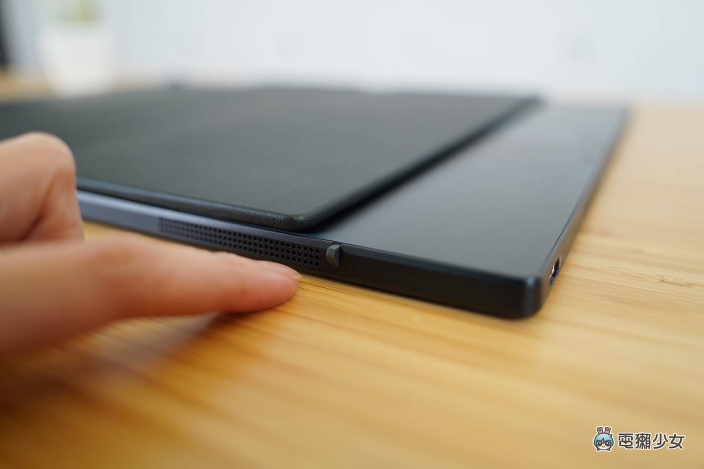 折叠笔电来了!Zenbook 17 Fold OLED 是平板也是笔电,使用心得与感想 内容图19 潮品文-大潮社旗下实时最新热点娱乐时尚数码等新闻资讯网站! 折叠笔电来了!Zenbook 17 Fold OLED 是平板也是笔电,使用心得与感想