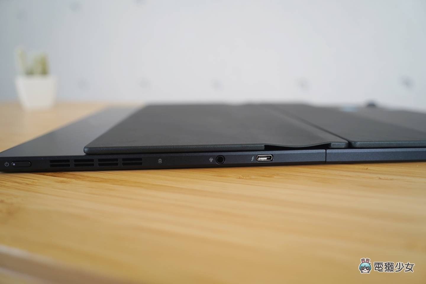 折叠笔电来了!Zenbook 17 Fold OLED 是平板也是笔电,使用心得与感想 内容图20 潮品文-大潮社旗下实时最新热点娱乐时尚数码等新闻资讯网站! 折叠笔电来了!Zenbook 17 Fold OLED 是平板也是笔电,使用心得与感想