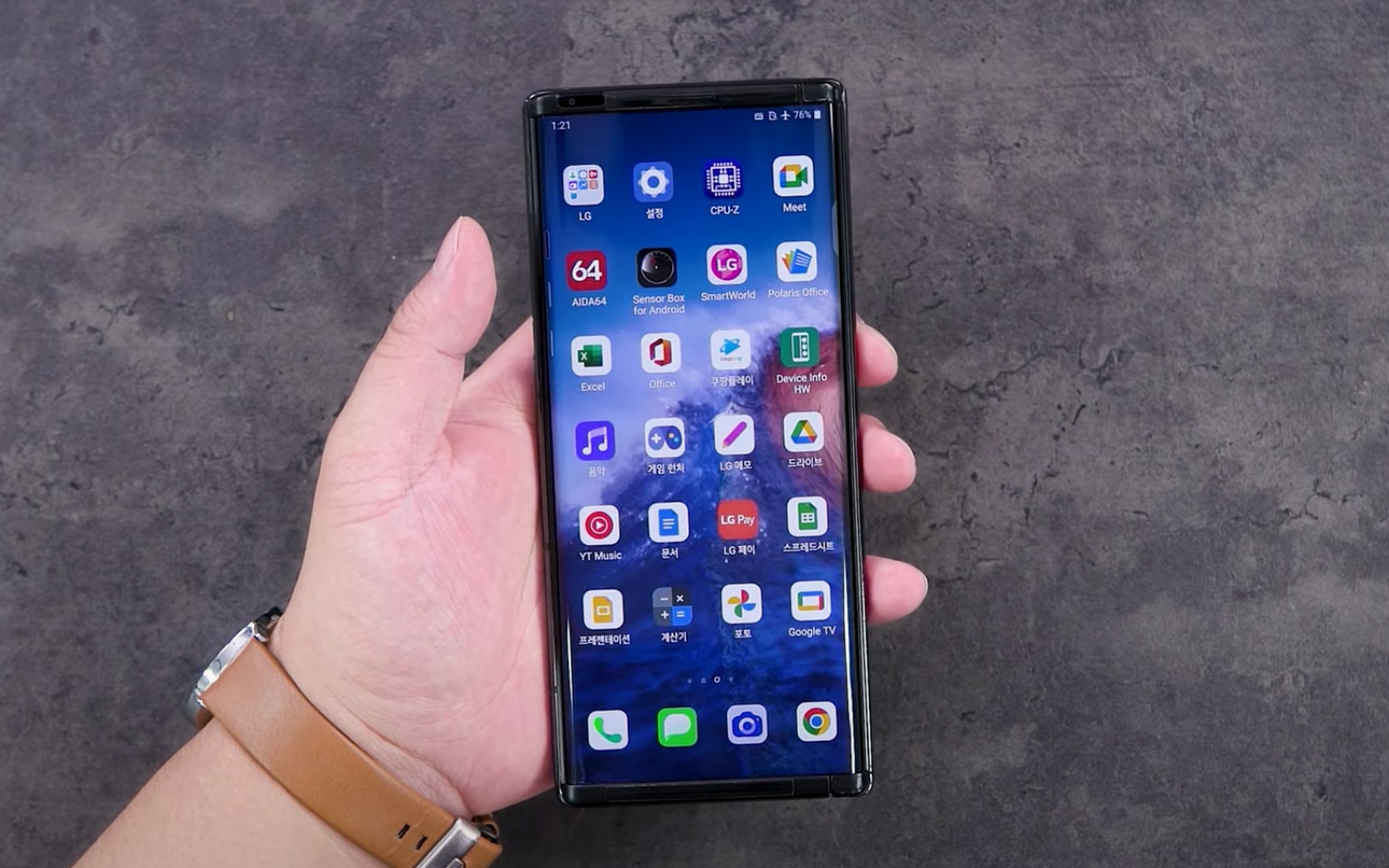 LG 退出手机业务前的遗憾，完成度极高的卷轴手机‘ LG Rollable ’开箱！你打几分？