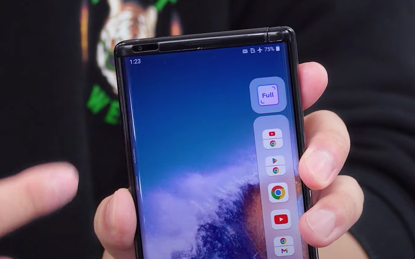 LG 退出手机业务前的遗憾，完成度极高的卷轴手机‘ LG Rollable ’开箱！你打几分？