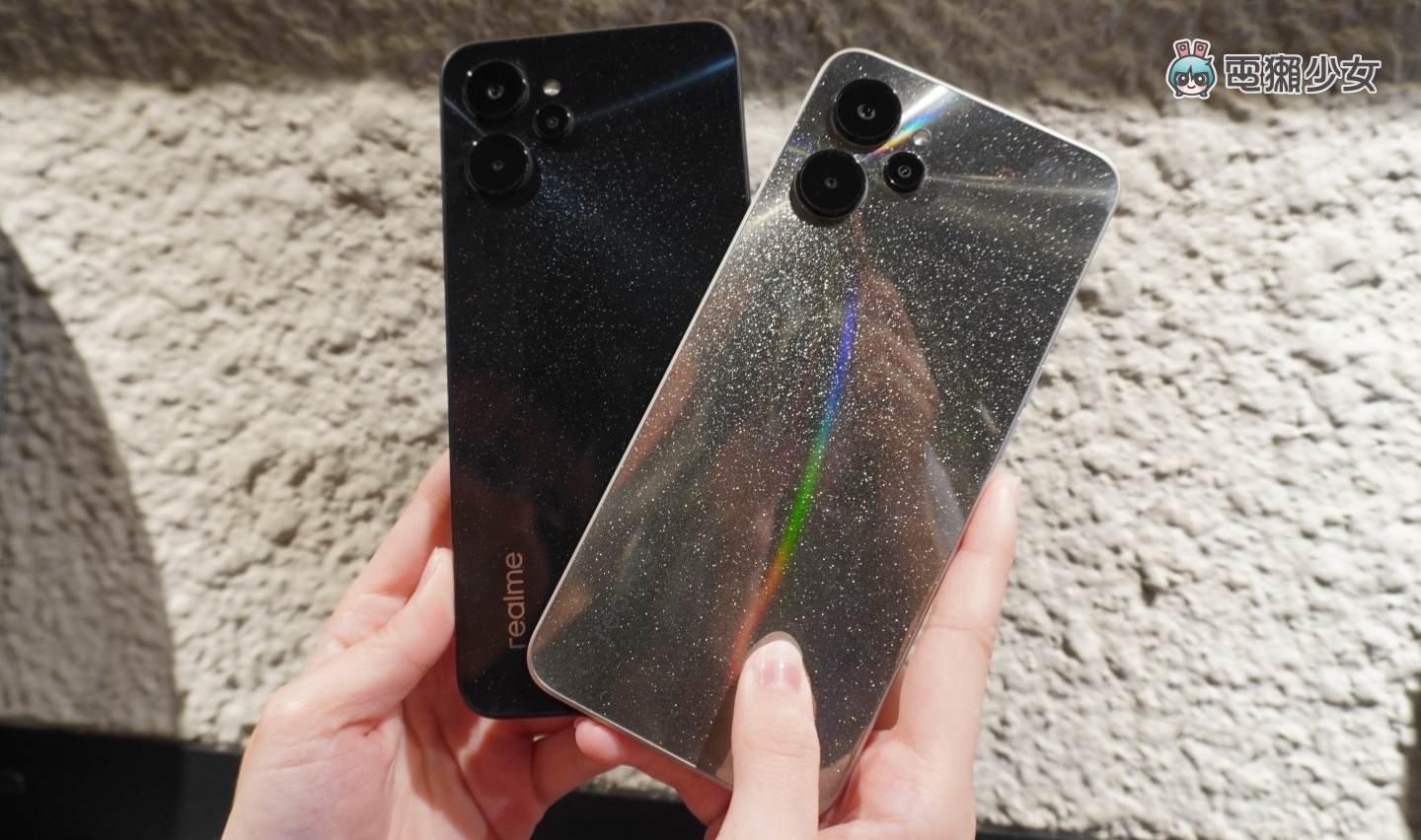 出门|realme 9i 5G 复刻 CD 光感设计超吸睛!售价新台币 7,990 元 将于 9/23 在台开卖 内容图2 潮品文-大潮社旗下实时最新热点娱乐时尚数码等新闻资讯网站! 出门|realme 9i 5G 复刻 CD 光感设计超吸睛!售价新台币 7,990 元 将于 9/23 在台开卖