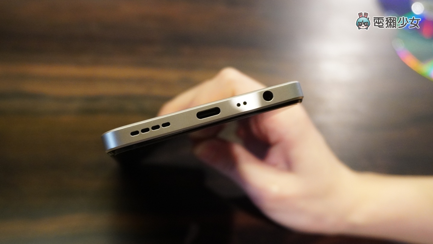 出门|realme 9i 5G 复刻 CD 光感设计超吸睛!售价新台币 7,990 元 将于 9/23 在台开卖 内容图5 潮品文-大潮社旗下实时最新热点娱乐时尚数码等新闻资讯网站! 出门|realme 9i 5G 复刻 CD 光感设计超吸睛!售价新台币 7,990 元 将于 9/23 在台开卖