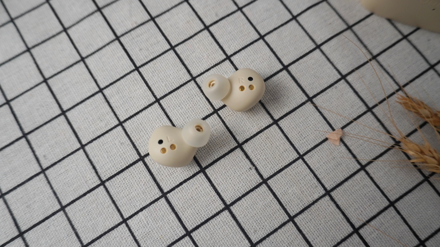 开箱|Jabra Elite 5 全新真无线蓝牙耳机上手玩!具备升级的混合主动降噪和无可挑剔的舒适度 内容图6 潮品文-大潮社旗下实时最新热点娱乐时尚数码等新闻资讯网站! 开箱|Jabra Elite 5 全新真无线蓝牙耳机上手玩!具备升级的混合主动降噪和无可挑剔的舒适度