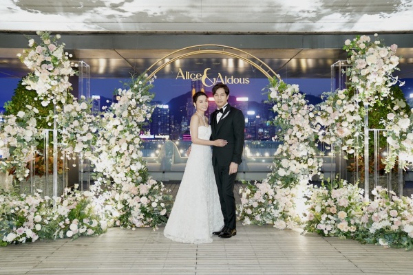 陈炜大婚！婚纱有上千颗水晶 全身行头上百万 娱乐资讯 图3张