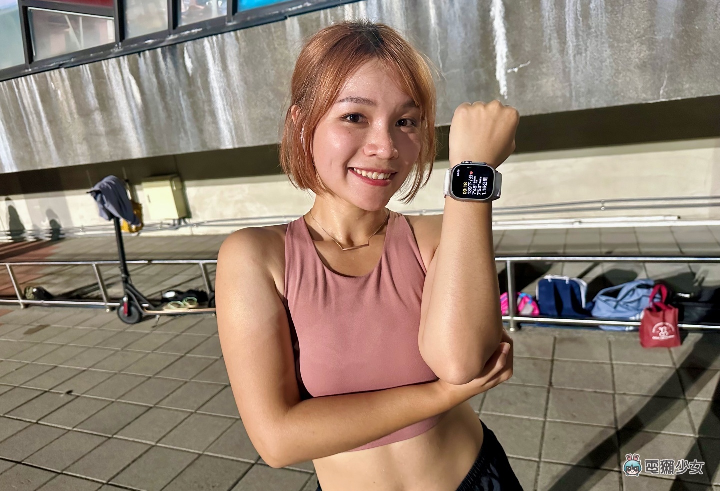 开箱|Apple Watch Ultra 实戴体验!女生戴会太大吗?重量感受如何?潜水防寒衣也没问题? 内容图1 潮品文-大潮社旗下实时最新热点娱乐时尚数码等新闻资讯网站! 开箱|Apple Watch Ultra 实戴体验!女生戴会太大吗?重量感受如何?潜水防寒衣也没问题?