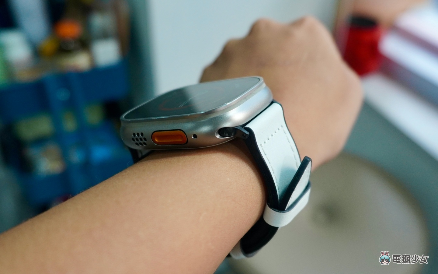 开箱|Apple Watch Ultra 实戴体验!女生戴会太大吗?重量感受如何?潜水防寒衣也没问题? 内容图4 潮品文-大潮社旗下实时最新热点娱乐时尚数码等新闻资讯网站! 开箱|Apple Watch Ultra 实戴体验!女生戴会太大吗?重量感受如何?潜水防寒衣也没问题?