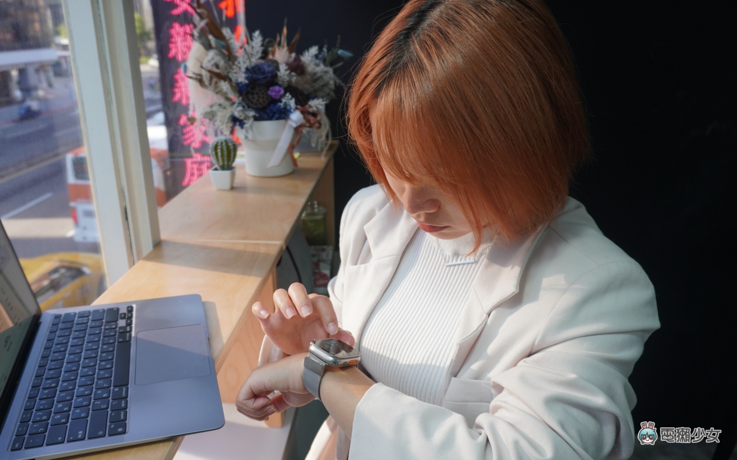 开箱|Apple Watch Ultra 实戴体验!女生戴会太大吗?重量感受如何?潜水防寒衣也没问题? 内容图8 潮品文-大潮社旗下实时最新热点娱乐时尚数码等新闻资讯网站! 开箱|Apple Watch Ultra 实戴体验!女生戴会太大吗?重量感受如何?潜水防寒衣也没问题?
