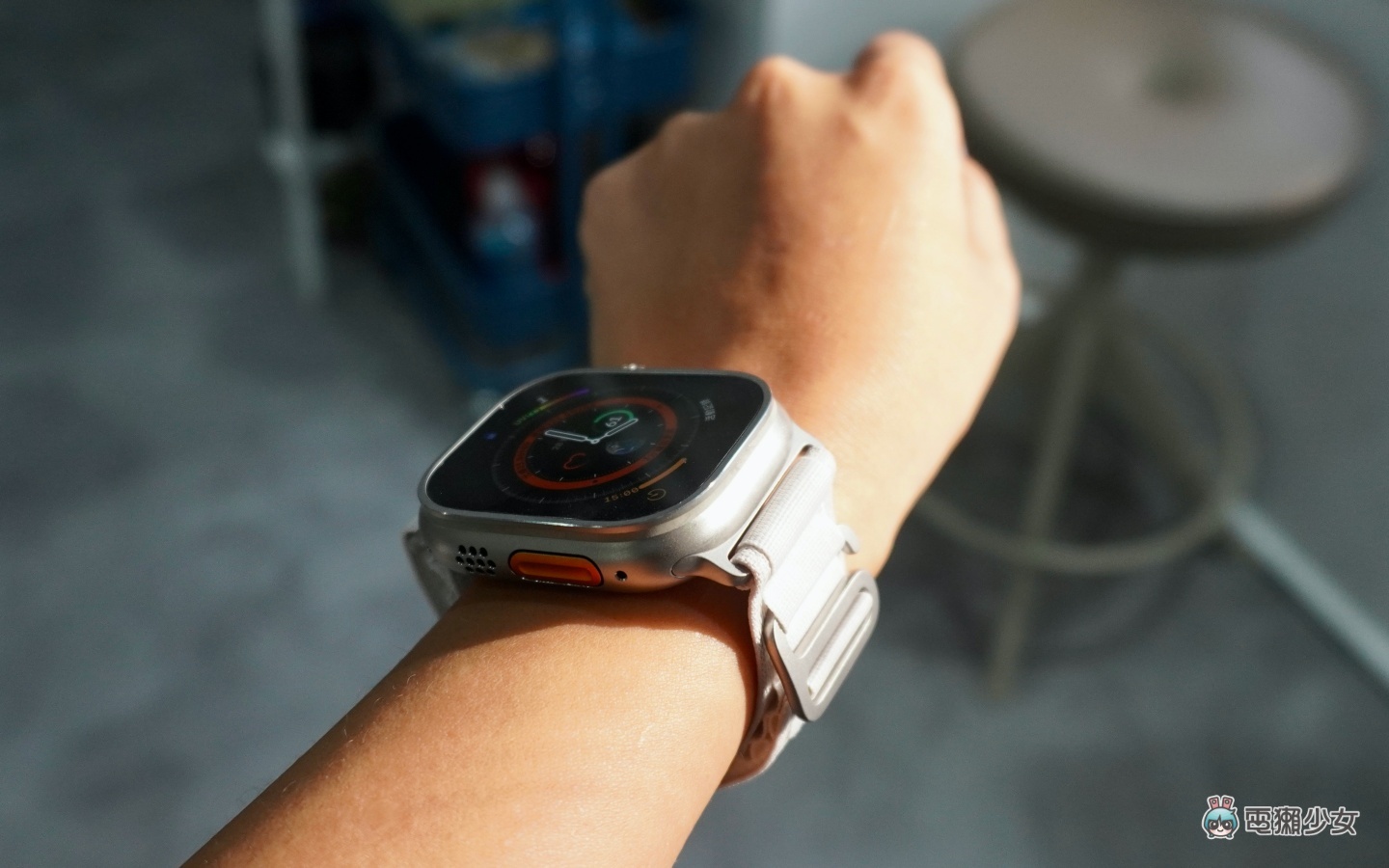 开箱|Apple Watch Ultra 实戴体验!女生戴会太大吗?重量感受如何?潜水防寒衣也没问题? 内容图11 潮品文-大潮社旗下实时最新热点娱乐时尚数码等新闻资讯网站! 开箱|Apple Watch Ultra 实戴体验!女生戴会太大吗?重量感受如何?潜水防寒衣也没问题?