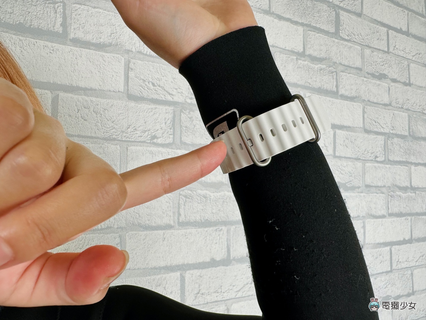 开箱|Apple Watch Ultra 实戴体验!女生戴会太大吗?重量感受如何?潜水防寒衣也没问题? 内容图14 潮品文-大潮社旗下实时最新热点娱乐时尚数码等新闻资讯网站! 开箱|Apple Watch Ultra 实戴体验!女生戴会太大吗?重量感受如何?潜水防寒衣也没问题?