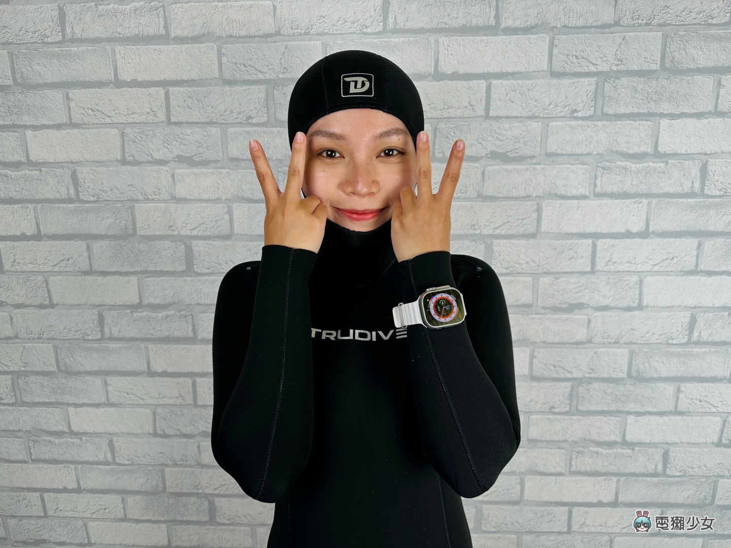 开箱|Apple Watch Ultra 实戴体验!女生戴会太大吗?重量感受如何?潜水防寒衣也没问题? 内容图15 潮品文-大潮社旗下实时最新热点娱乐时尚数码等新闻资讯网站! 开箱|Apple Watch Ultra 实戴体验!女生戴会太大吗?重量感受如何?潜水防寒衣也没问题?