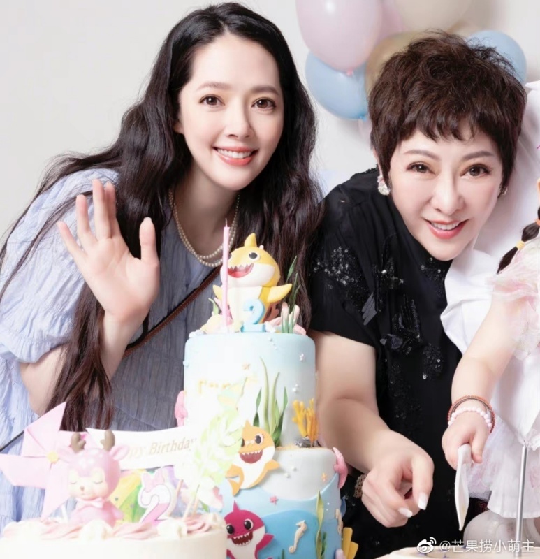 郭碧婷二胎后首露面