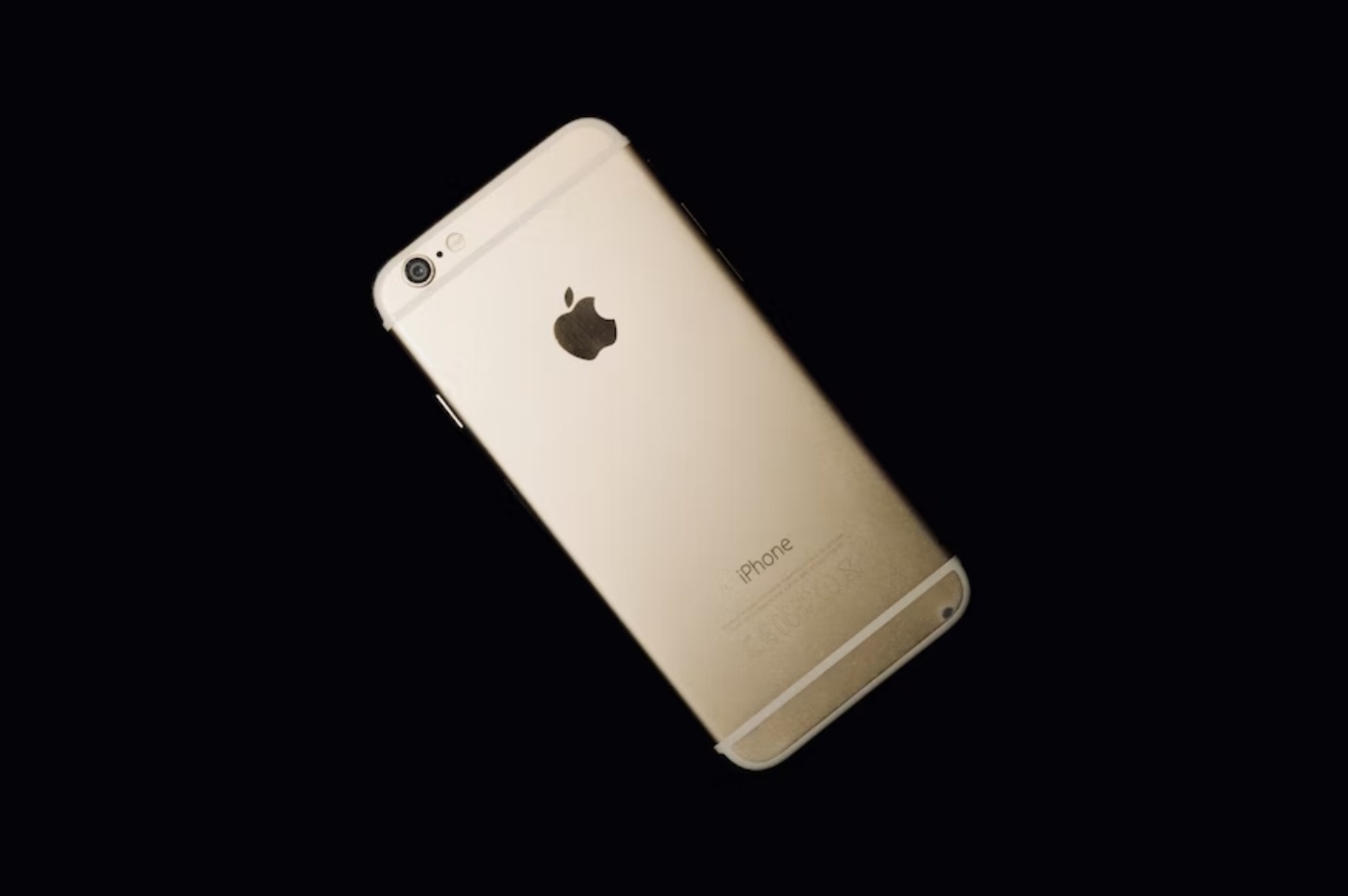 iPhone 6 光荣退役!被苹果列入‘ 过时产品清单 ’,史上最高销量 iPhone 你也用过吗? 内容图2 潮品文-大潮社旗下实时最新热点娱乐时尚数码等新闻资讯网站! iPhone 6 光荣退役!被苹果列入‘ 过时产品清单 ’,史上最高销量 iPhone 你也用过吗?