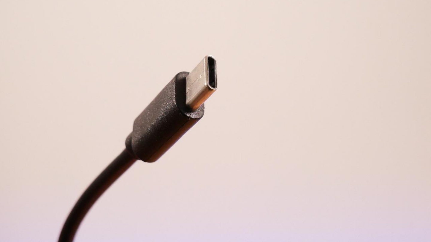 Lightning 掰掰！欧盟拍板定案：自 2024 年起 所有行动装置皆需统一采用 USB-C 埠 数码科技 图1张