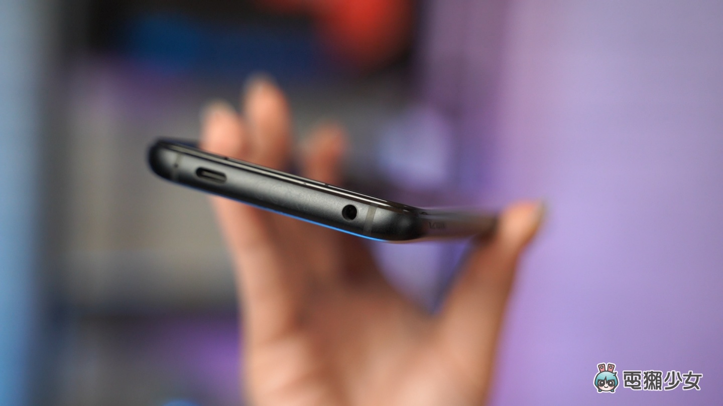 开箱｜处理器篡位排行第一！ROG Phone 6D Ultimate 电竞手机，出现神秘小黑盒？实测游戏数据结果说话，告诉你！它！有！多！强！