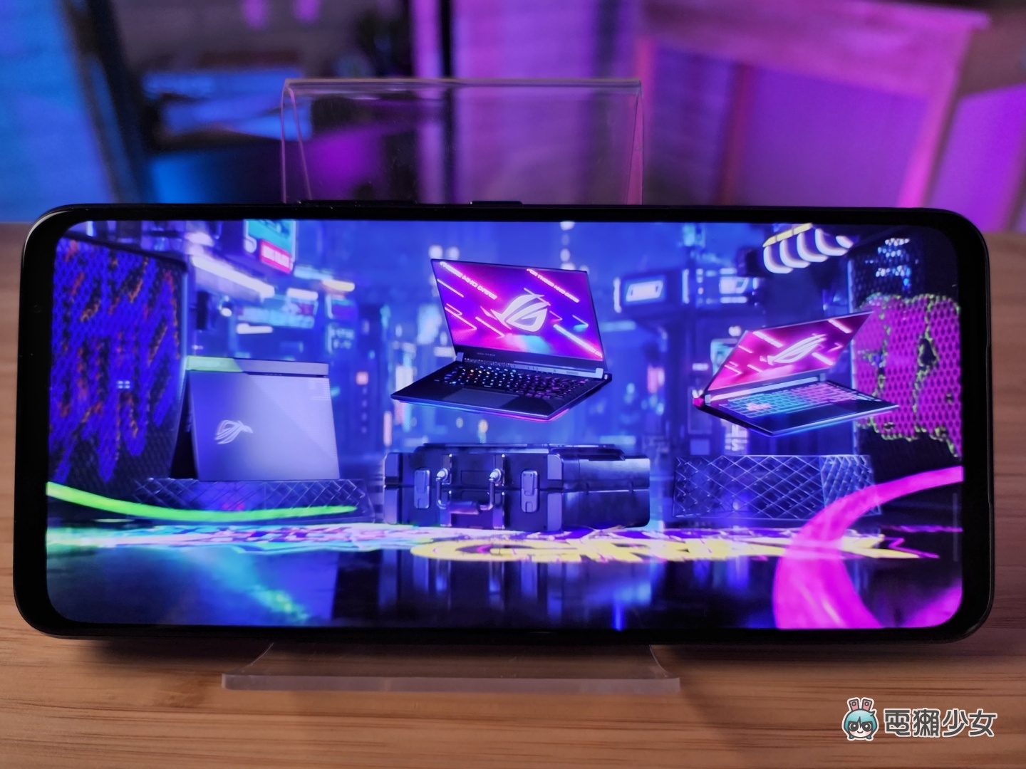 开箱｜处理器篡位排行第一！ROG Phone 6D Ultimate 电竞手机，出现神秘小黑盒？实测游戏数据结果说话，告诉你！它！有！多！强！