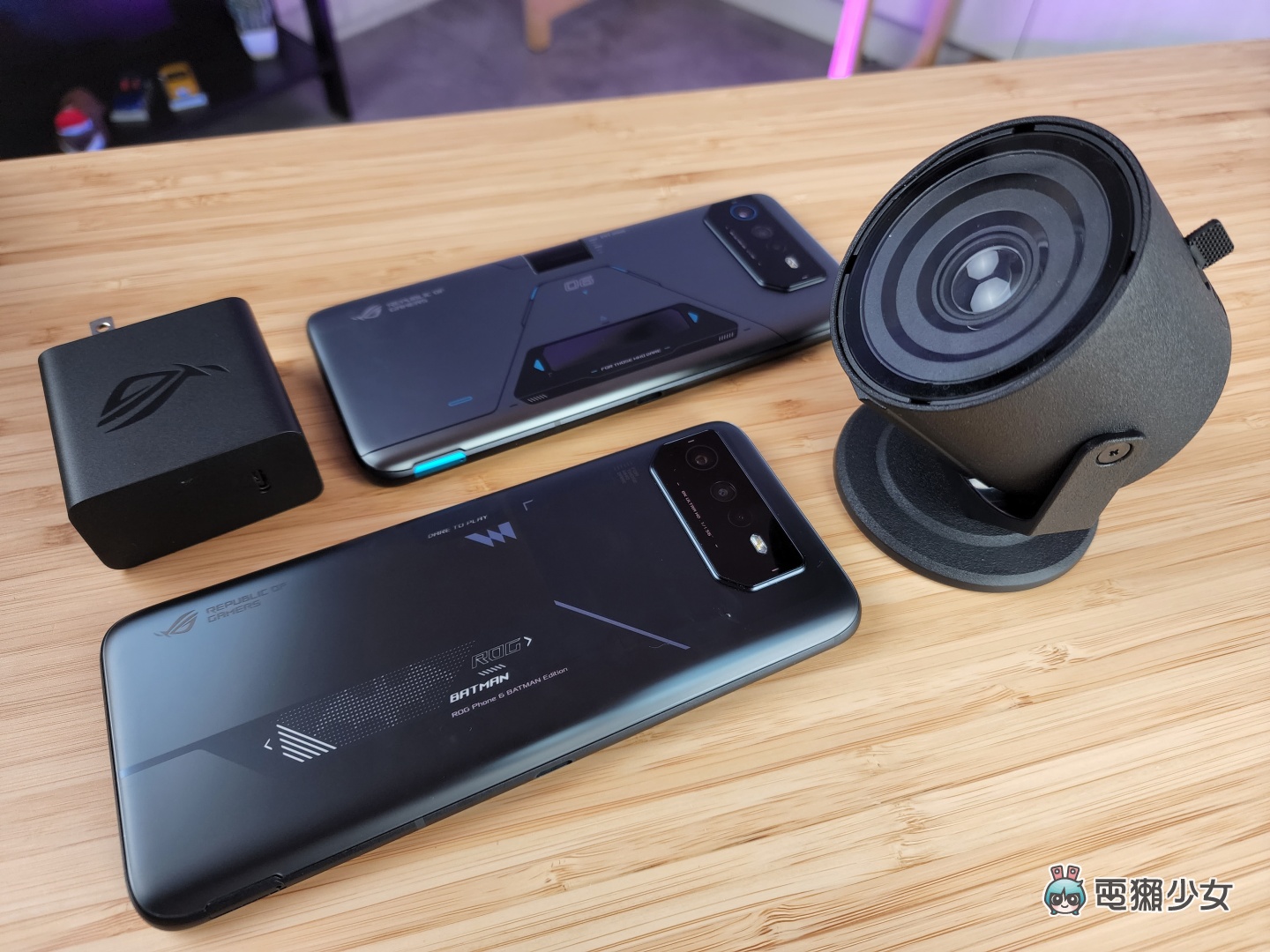 开箱｜处理器篡位排行第一！ROG Phone 6D Ultimate 电竞手机，出现神秘小黑盒？实测游戏数据结果说话，告诉你！它！有！多！强！
