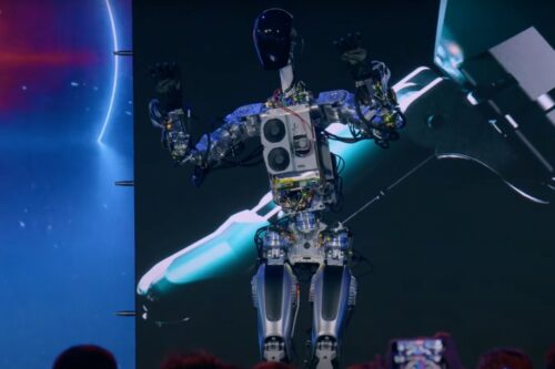 Tesla 机器人 Optimus 亮相！能走动、挥手、拿东西、还可以浇花 最快预计在 2023 年开始量产