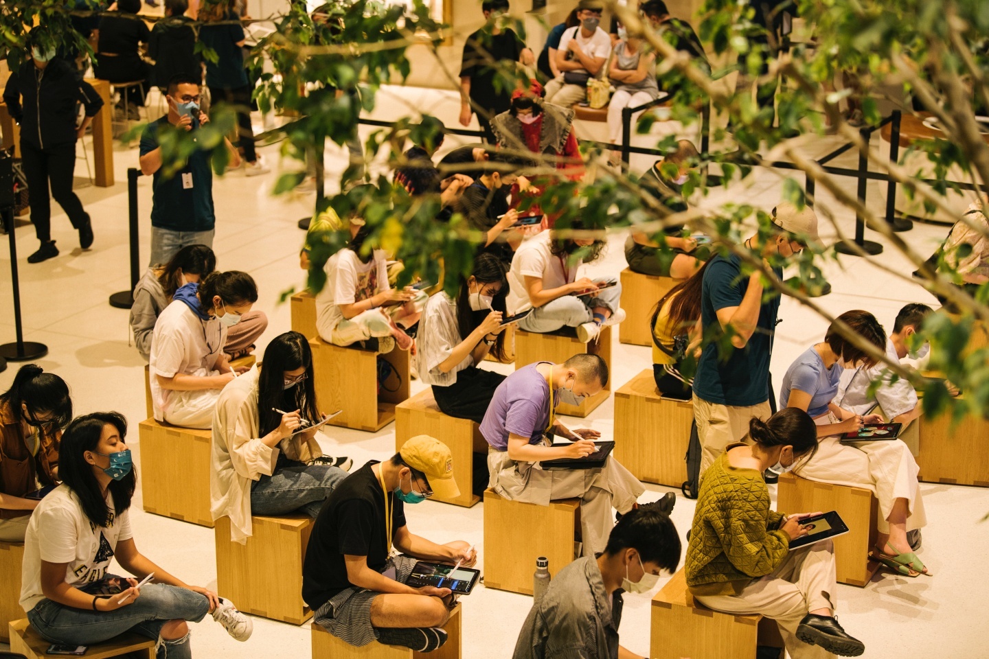 用 iPhone、iPad 来设计 3D 建模和风格滤镜!来听听 LGBTQ+ 学员们在 Apple Creative Studios 的创作历程 内容图1 潮品文-大潮社旗下实时最新热点娱乐时尚数码等新闻资讯网站! 用 iPhone、iPad 来设计 3D 建模和风格滤镜!来听听 LGBTQ+ 学员们在 Apple Creative Studios 的创作历程