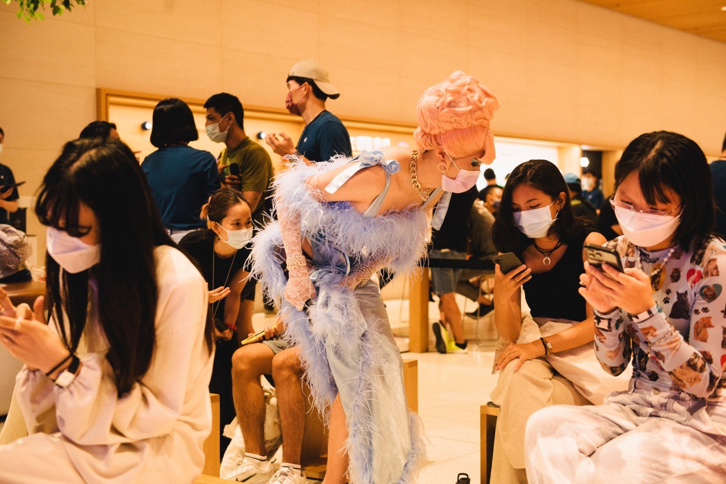 用 iPhone、iPad 来设计 3D 建模和风格滤镜!来听听 LGBTQ+ 学员们在 Apple Creative Studios 的创作历程 内容图3 潮品文-大潮社旗下实时最新热点娱乐时尚数码等新闻资讯网站! 用 iPhone、iPad 来设计 3D 建模和风格滤镜!来听听 LGBTQ+ 学员们在 Apple Creative Studios 的创作历程