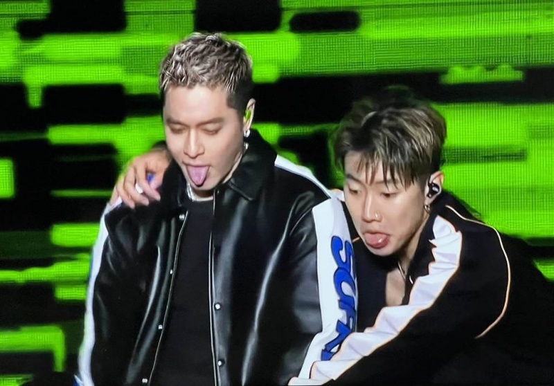 JayPark粉丝丢红色BRA上台