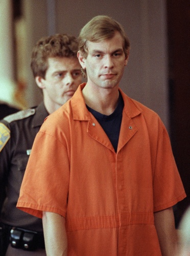 奸尸吃人肉、虐杀17人最小14岁！ 《Jeffrey Dahmer》拍出食人魔惊世骇俗犯罪细节！ 娱乐资讯 图6张