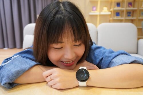 Google Pixel Watch 快速开箱！新版 Wear OS 介面流畅 圆形表面美到我一秒被收服