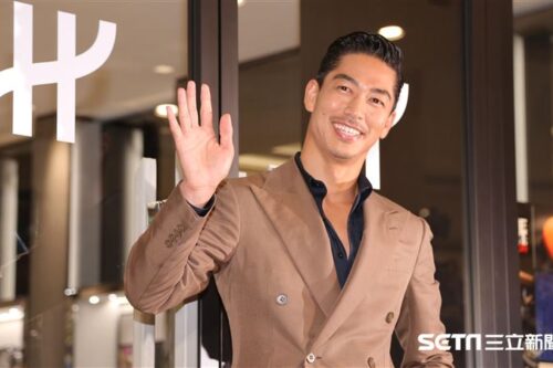 AKIRA曝当爸辛酸：对别人付出爱情！　揭“1喜讯”叹人事无常