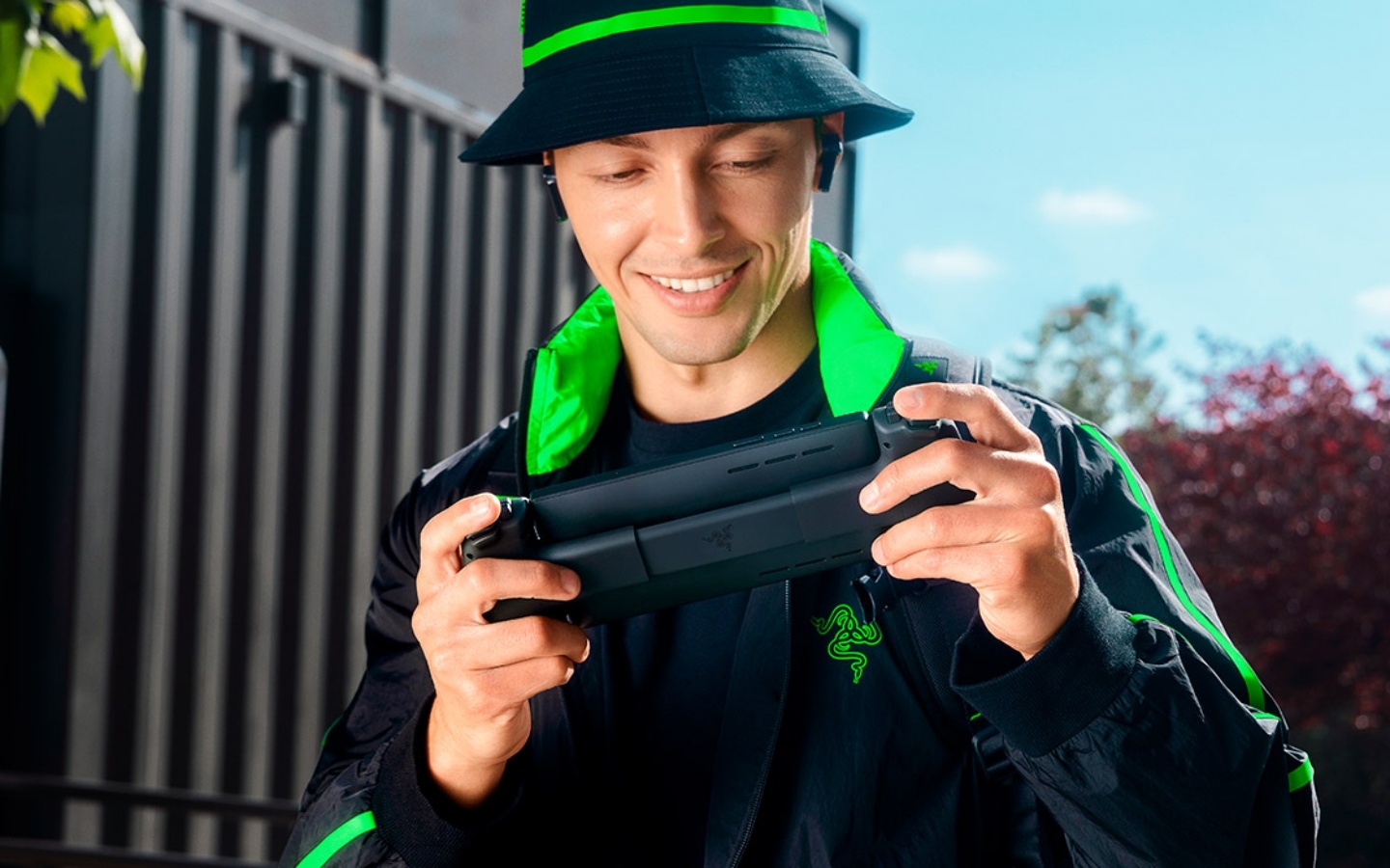 Razer 第一台掌上型游戏机‘ Razer Edge ’亮相!搭配高通为游戏打造的行动平台,拆掉控制器则像极一块平板 内容图3 潮品文-大潮社旗下实时最新热点娱乐时尚数码等新闻资讯网站! Razer 第一台掌上型游戏机‘ Razer Edge ’亮相!搭配高通为游戏打造的行动平台,拆掉控制器则像极一块平板