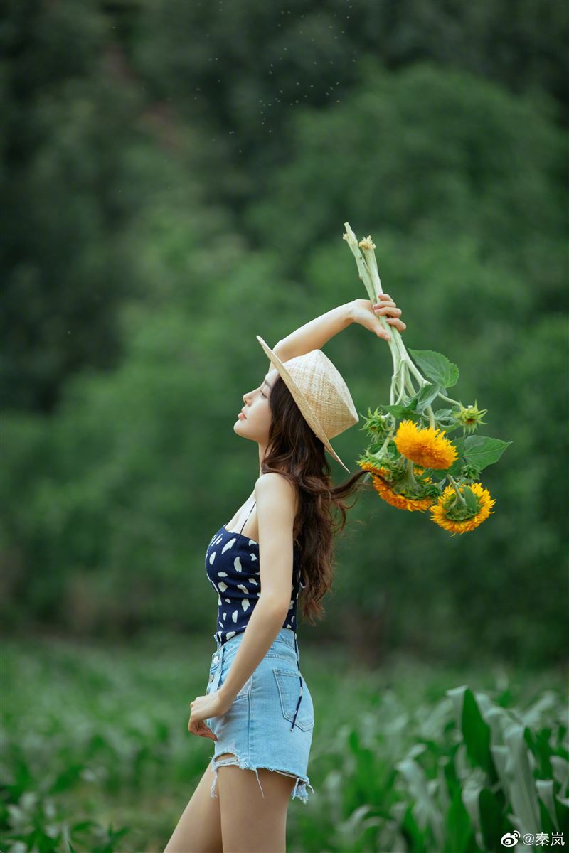 秦岚状态根本少女。（图／翻摄自微博）