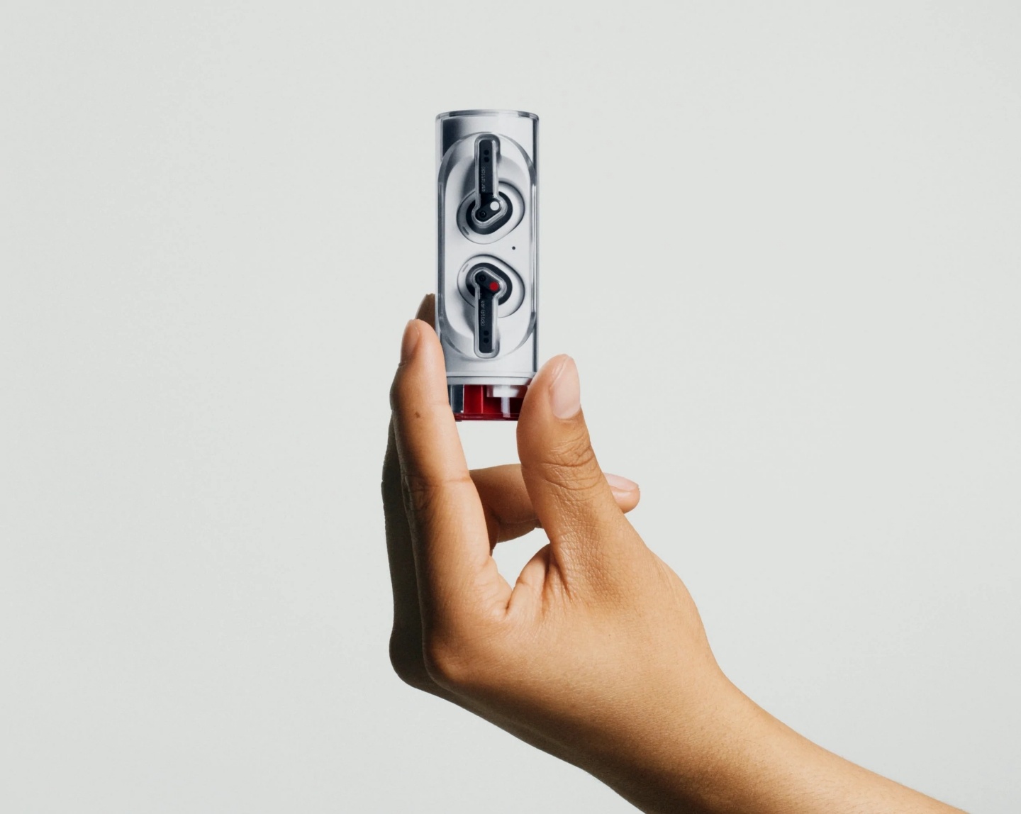 Nothing Ear (stick) 发表!半入耳式耳机,是科技产品也是时尚单品?口红状充电盒,左右旋转让你把玩 内容图3 潮品文-大潮社旗下实时最新热点娱乐时尚数码等新闻资讯网站! Nothing Ear (stick) 发表!半入耳式耳机,是科技产品也是时尚单品?口红状充电盒,左右旋转让你把玩