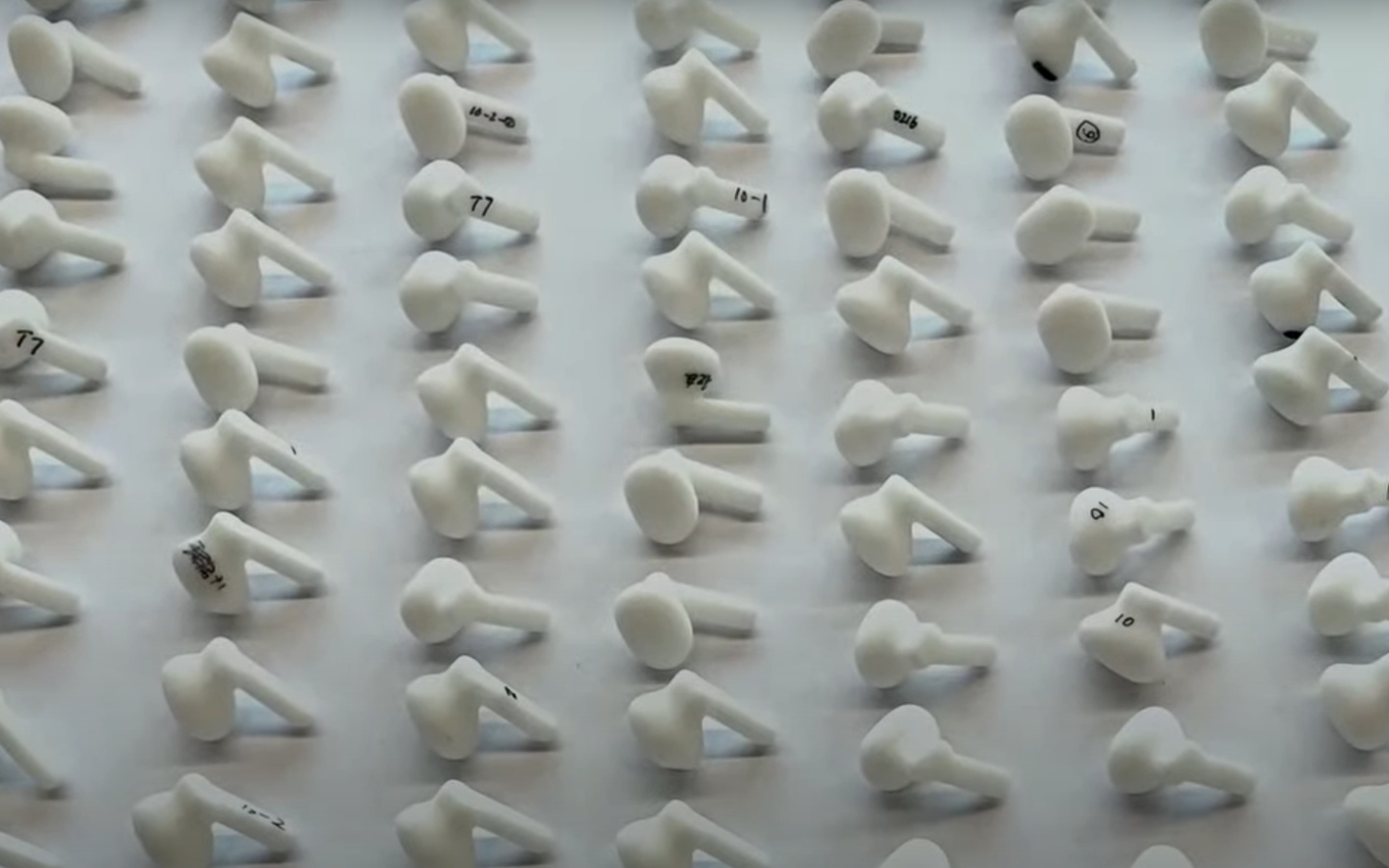 Nothing Ear (stick) 发表!半入耳式耳机,是科技产品也是时尚单品?口红状充电盒,左右旋转让你把玩 内容图4 潮品文-大潮社旗下实时最新热点娱乐时尚数码等新闻资讯网站! Nothing Ear (stick) 发表!半入耳式耳机,是科技产品也是时尚单品?口红状充电盒,左右旋转让你把玩