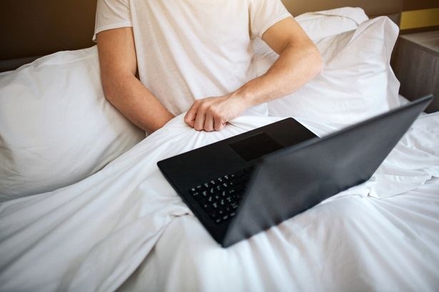 爱爱 I 长期看AA会健忘、情绪波动大？性专家：不看性功能反而会有障碍！ 更多热点 图2张
