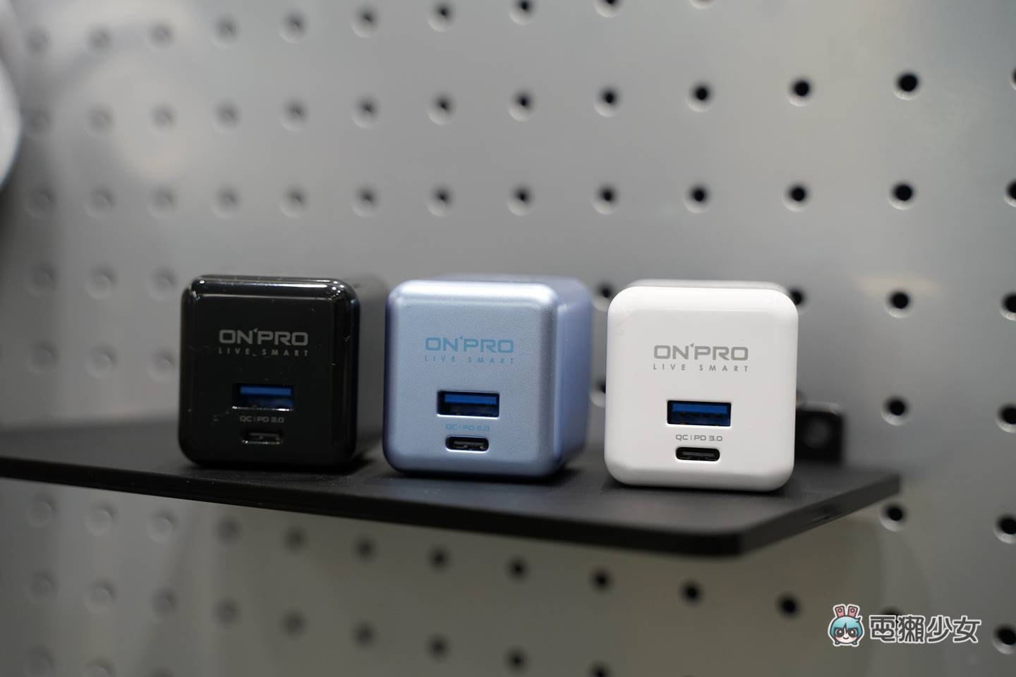 开箱|有氮化镓 GaN 的快充迷你豆腐头,天峰蓝 ONPRO 双模 PD 与 QC 充电器 内容图5 潮品文-大潮社旗下实时最新热点娱乐时尚数码等新闻资讯网站! 开箱|有氮化镓 GaN 的快充迷你豆腐头,天峰蓝 ONPRO 双模 PD 与 QC 充电器