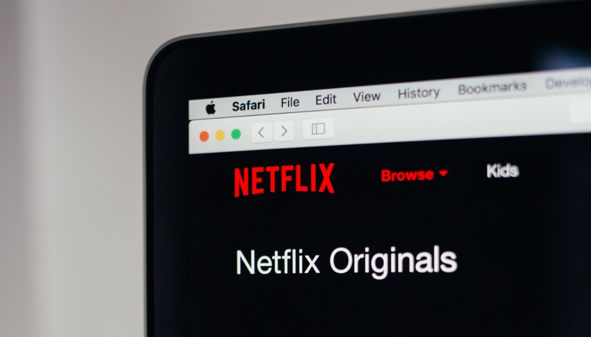 外媒曝 Netflix 将在 2023 年起 对没住一起的用户额外收费！同场加映：新功能‘ 转移使用者 ’教你怎么用