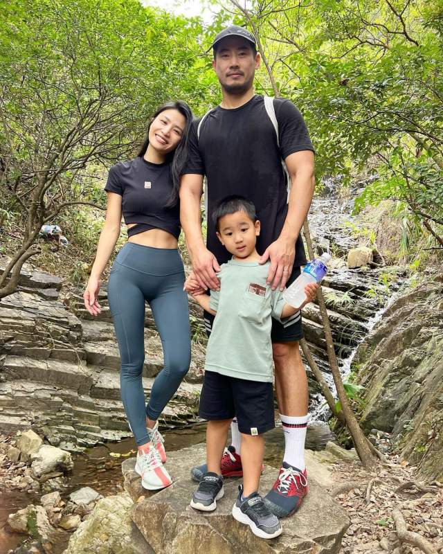 林芊妤和老公一起确诊！隔离做高难度瑜伽 亲到飞起来 娱乐资讯 图2张
