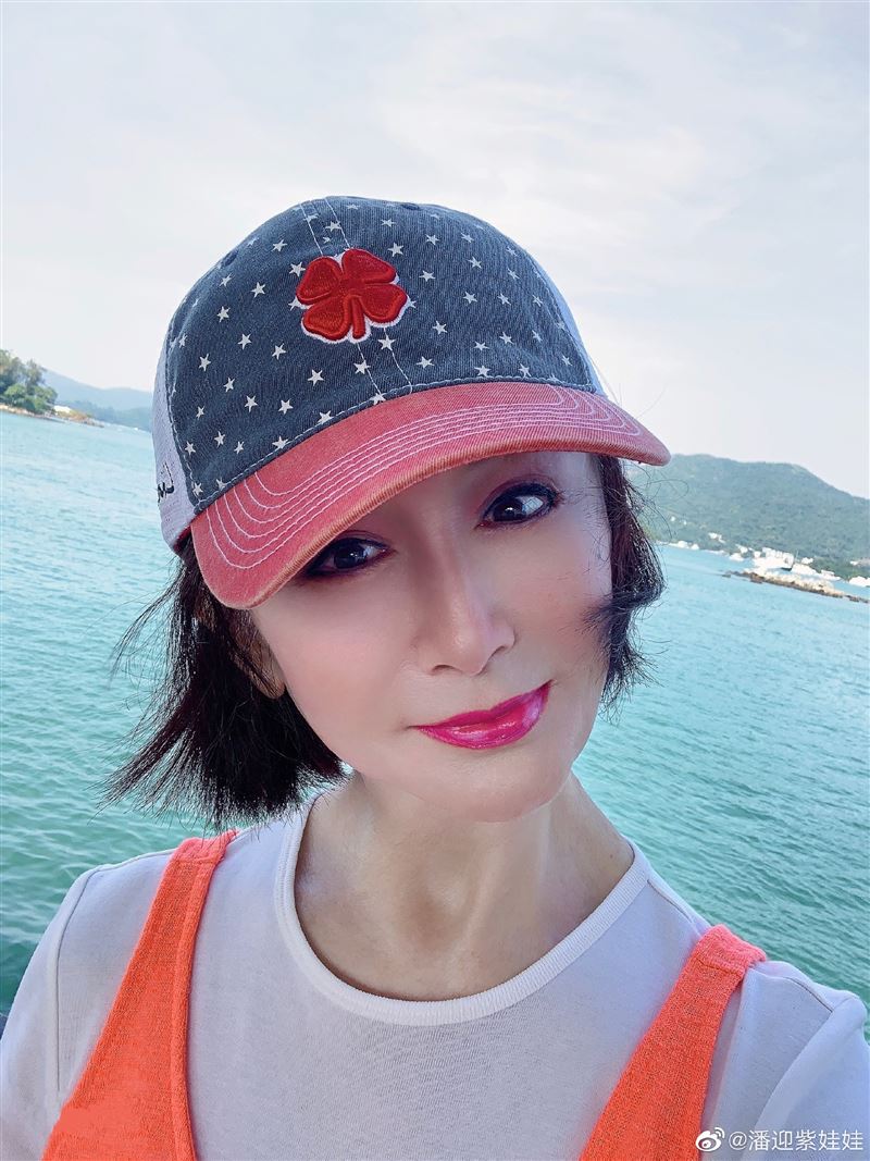 73岁“不老妖姬”潘迎紫解封摘口罩出门！惊人容貌仙气喷发 时尚资讯 图3张