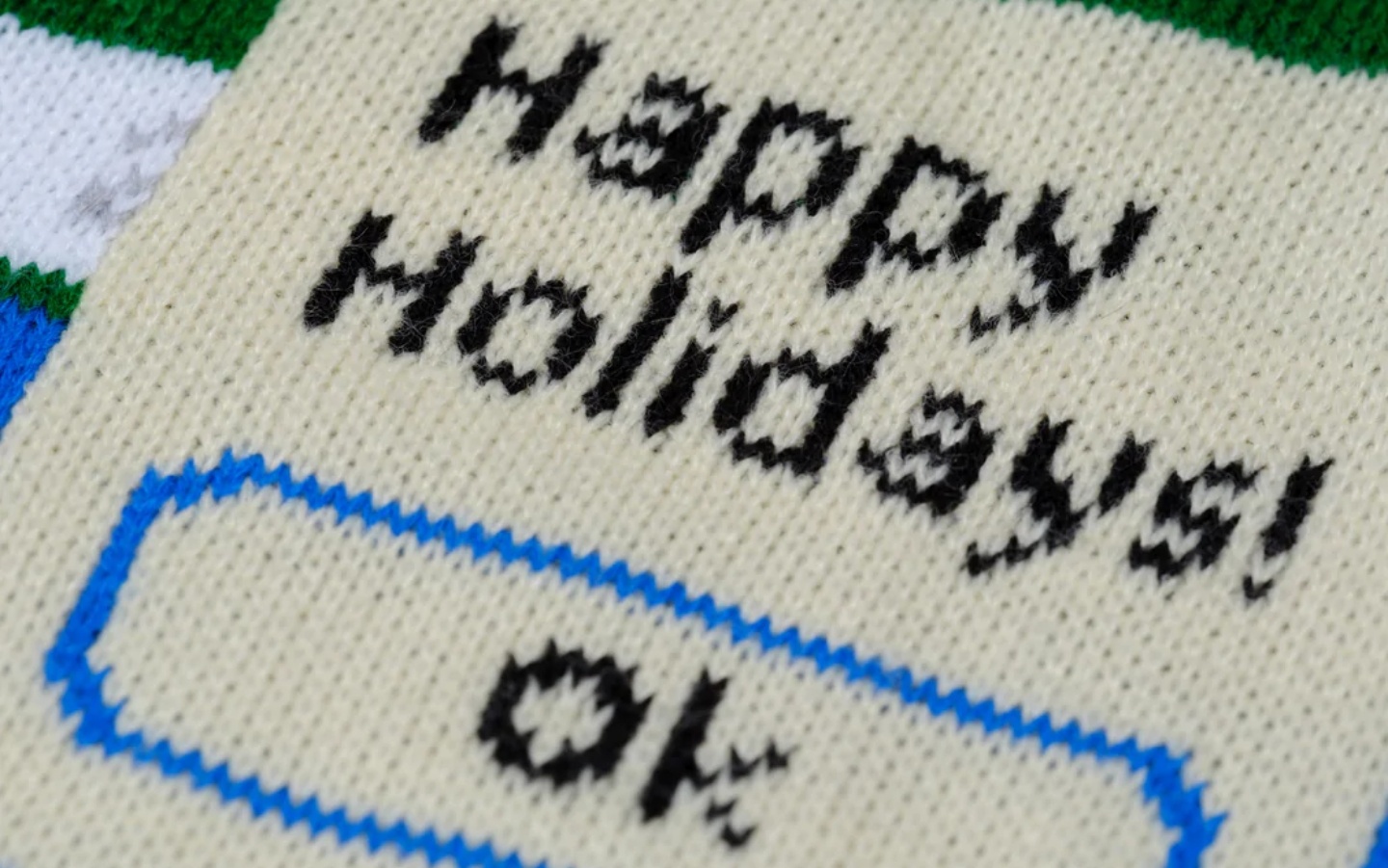 2022 年度圣诞节微软丑毛衣来了!可爱的 Office 97 回纹针助手 Clippy 当主角 会是五年来最好看的丑毛衣吗? 内容图2 潮品文-大潮社旗下实时最新热点娱乐时尚数码等新闻资讯网站! 2022 年度圣诞节微软丑毛衣来了!可爱的 Office 97 回纹针助手 Clippy 当主角 会是五年来最好看的丑毛衣吗?