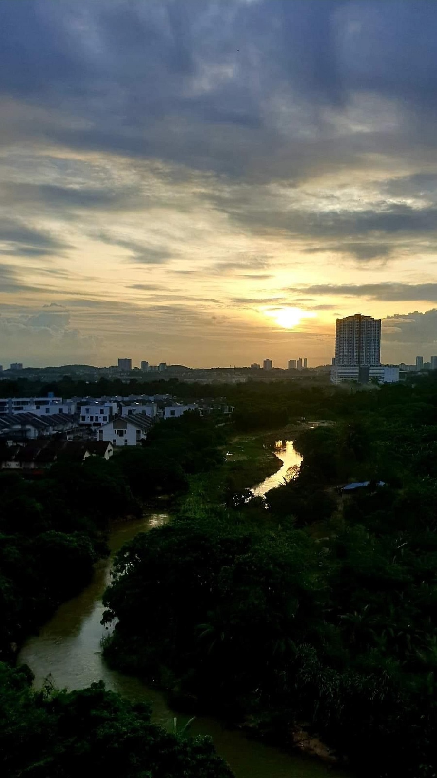 盘点 I 首相住的Sungai Long有山有水？7个当地特色报你知！ 更多热点 图4张