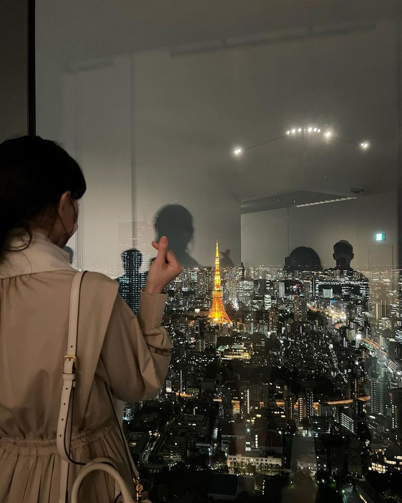 原来黑嘉嘉是与爸爸看夜景。（图／翻摄自Instagram／jiajia94526）