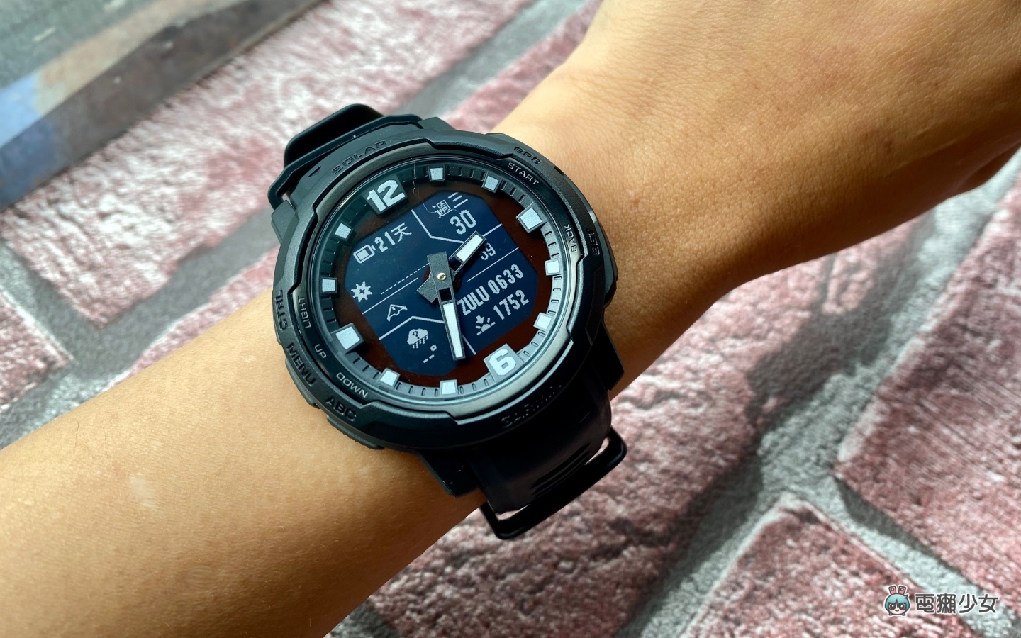 开箱|Garmin 新手表来了!Instinct Crossover 实体指针结合数位萤幕 加上太阳能让续航无限大了啦 内容图5 潮品文-大潮社旗下实时最新热点娱乐时尚数码等新闻资讯网站! 开箱|Garmin 新手表来了!Instinct Crossover 实体指针结合数位萤幕 加上太阳能让续航无限大了啦