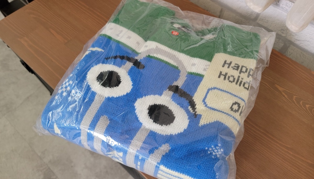 开箱｜微软年度丑毛衣实穿，2022 年冬天派出 Office 小帮手回纹针 Clippy 给我温暖