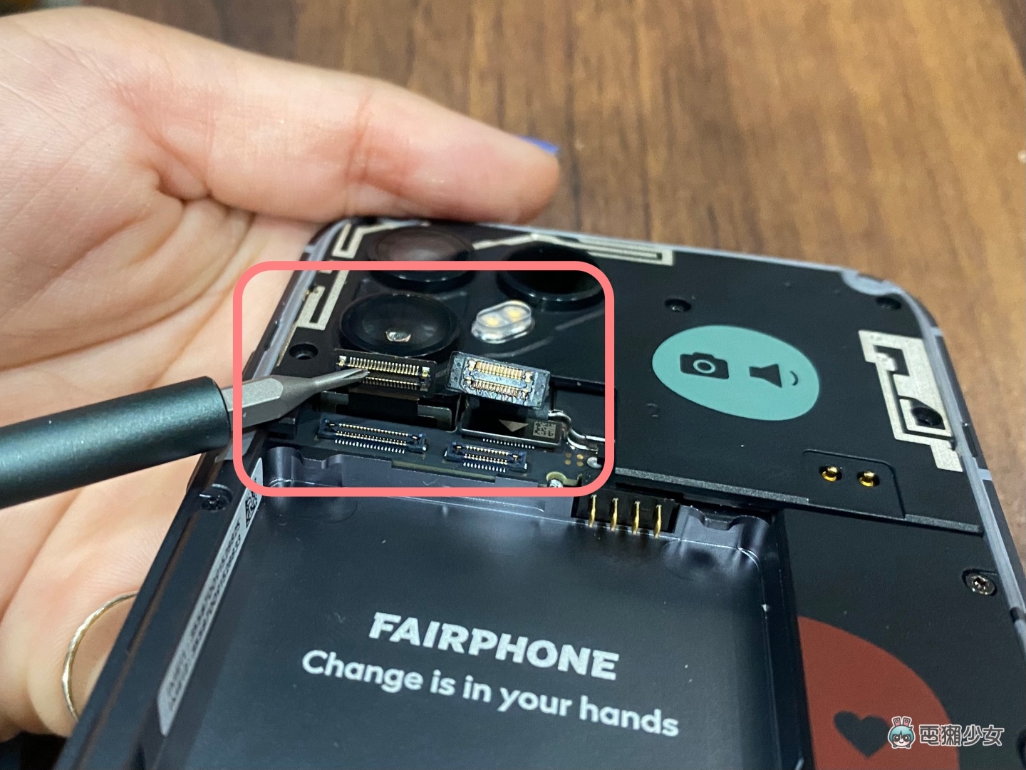 开箱｜拿到荷兰来的 Fairphone 4 了！模组化手机可以轻松拆卸自己维修 不只省钱还超环保？