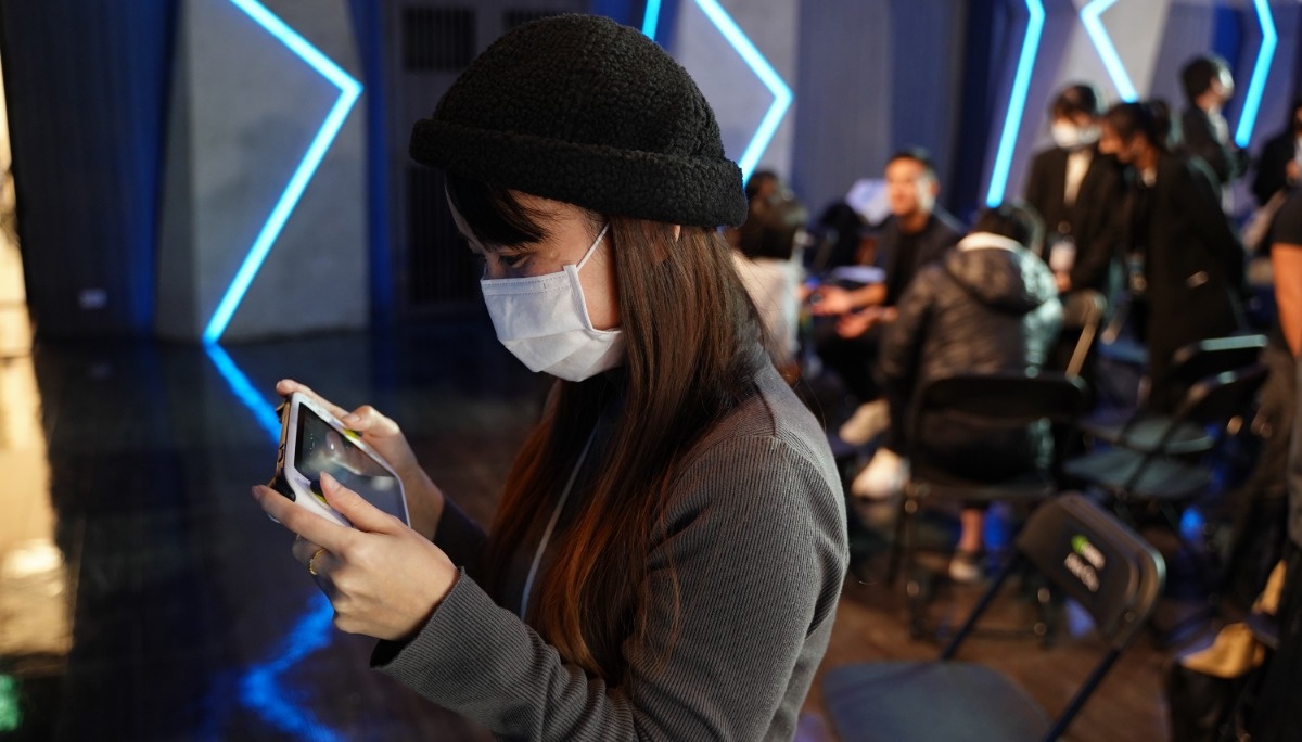 出门｜好轻喔！罗技第一台云端游戏掌机 Logitech G CLOUD，中国台湾大独卖零元方案，玩这么大？