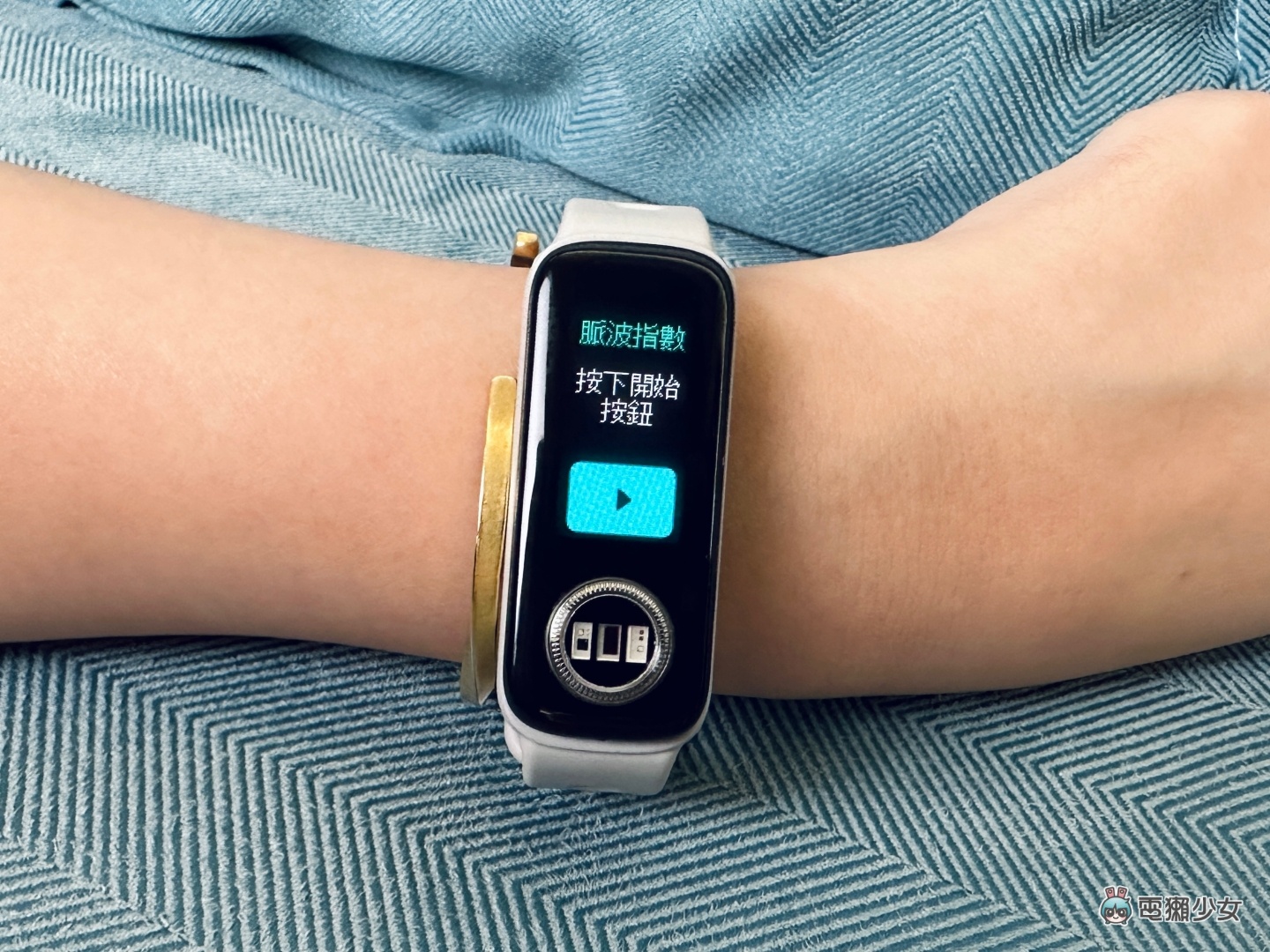 开箱|ASUS VivoWatch 5 AERO 健康手环可以用指尖测血氧!上手看中国台湾的智慧手环的实力究竟⋯⋯? 内容图9 潮品文-大潮社旗下实时最新热点娱乐时尚数码等新闻资讯网站! 开箱|ASUS VivoWatch 5 AERO 健康手环可以用指尖测血氧!上手看中国台湾的智慧手环的实力究竟⋯⋯?