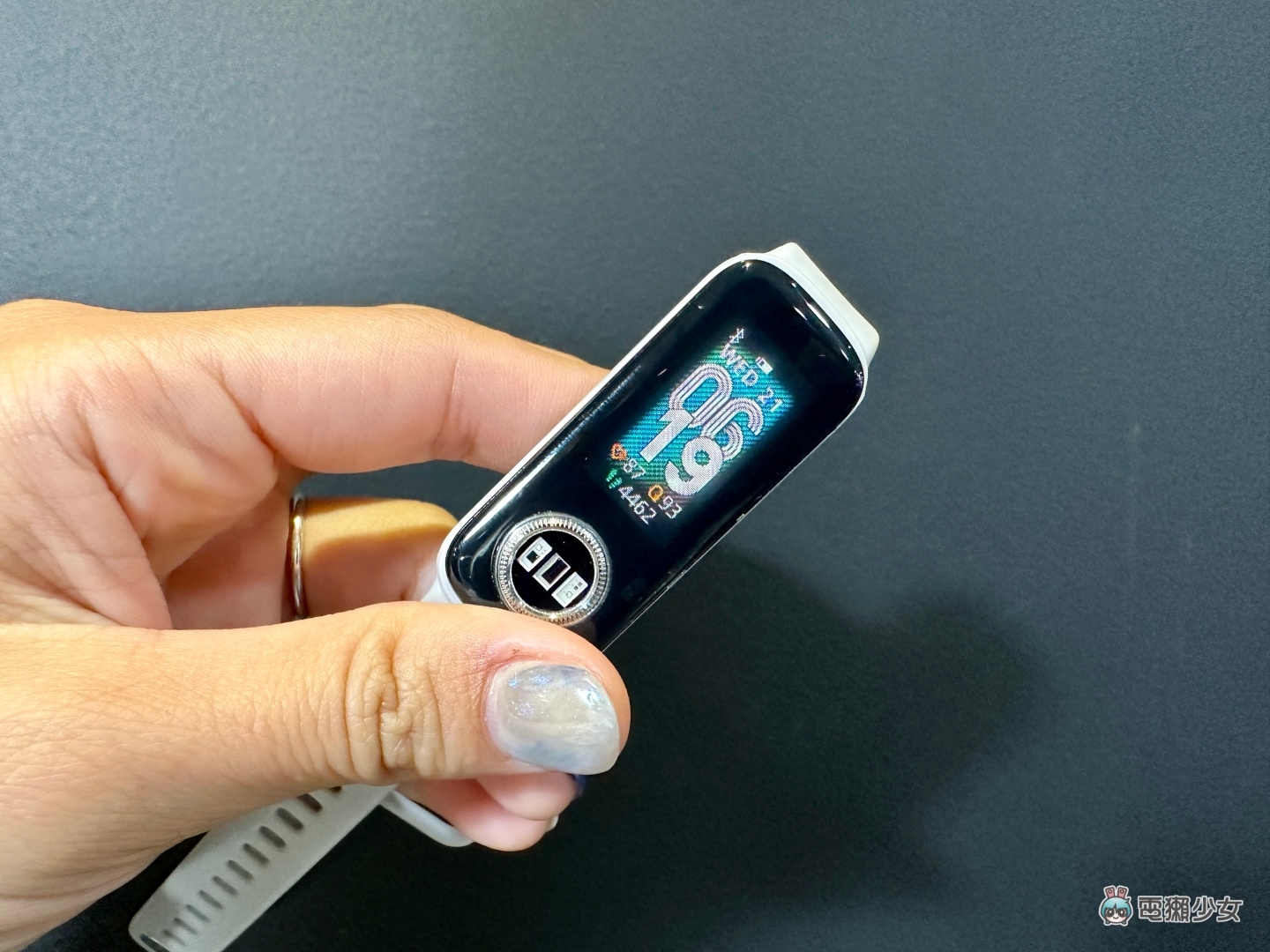 开箱|ASUS VivoWatch 5 AERO 健康手环可以用指尖测血氧!上手看中国台湾的智慧手环的实力究竟⋯⋯? 内容图13 潮品文-大潮社旗下实时最新热点娱乐时尚数码等新闻资讯网站! 开箱|ASUS VivoWatch 5 AERO 健康手环可以用指尖测血氧!上手看中国台湾的智慧手环的实力究竟⋯⋯?