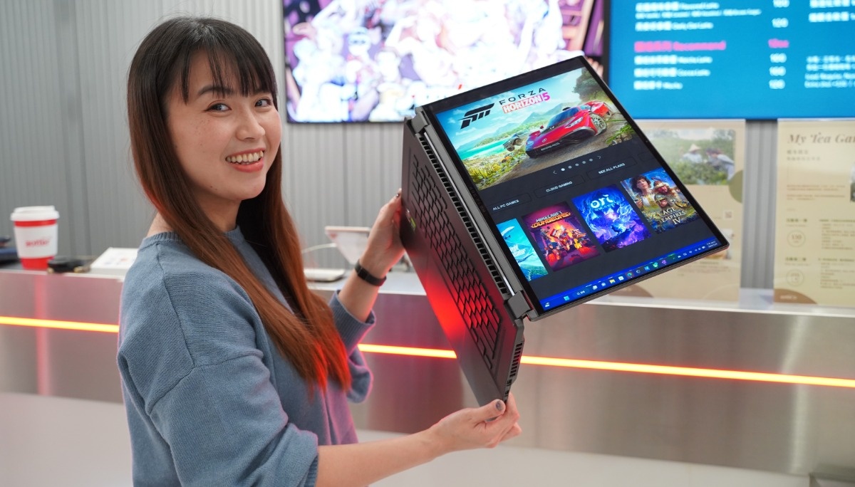 16 吋也能是翻转电竞笔电！ROG Flow X16 带着顶规 AMD 处理器与 NVIDIA 独立显卡翻过去，轻薄可携、灵活多工